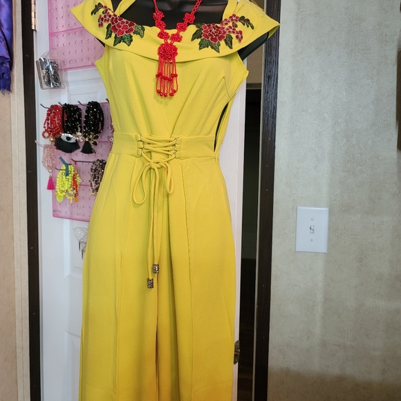 Full body pant suit - Picture 2 of 3